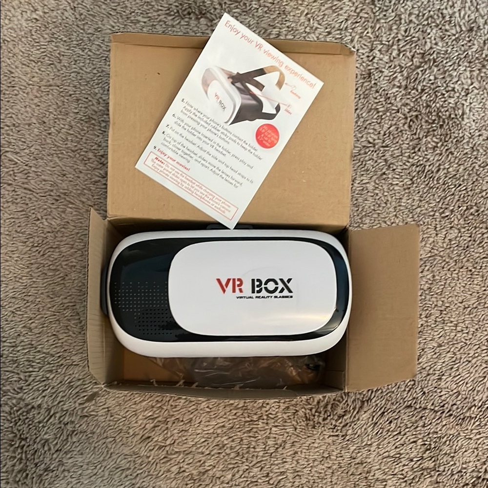 Black and White Virtual Reality Headset